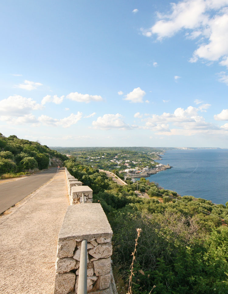 Road from Leuca to Castro